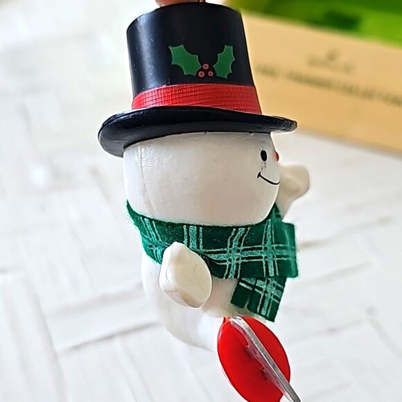 Hallmark Keepsake 1979 The Skating Snowman Ornament in Box 4" x 2.75" Open Box - Picture 5 of 9